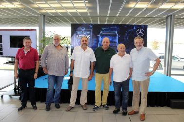 Eficiencia, confort y fiabilidad. Bajo estas premisas se presentó en sociedad el nuevo Actros, un camión que cumple las exigencias crecientes del tráfico de reparto pesado. El evento se celebró en las instalaciones de Gazpi, concesionario oficial Mercedes-Benz.