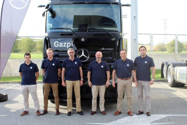 Eficiencia, confort y fiabilidad. Bajo estas premisas se presentó en sociedad el nuevo Actros, un camión que cumple las exigencias crecientes del tráfico de reparto pesado. El evento se celebró en las instalaciones de Gazpi, concesionario oficial Mercedes-Benz.