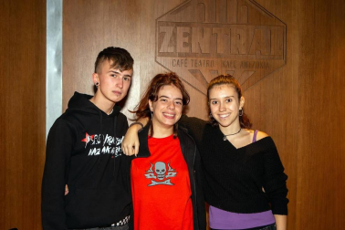 La Fuga, Carlos Escobedo, Ramoncín, Jimmy Barnatán, Sonic Toys, Latxatarra, Kai Etxaniz y Mind de Gap fueron los artistas que se subieron el 19 de septiembre al escenario de la Sala Zentral de la mano de la asociación Afan. Este colectivo, dedicado a las personas con Alzheimer, quiso con este acto 'Recordar a los que olvidan'.