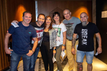 La Fuga, Carlos Escobedo, Ramoncín, Jimmy Barnatán, Sonic Toys, Latxatarra, Kai Etxaniz y Mind de Gap fueron los artistas que se subieron el 19 de septiembre al escenario de la Sala Zentral de la mano de la asociación Afan. Este colectivo, dedicado a las personas con Alzheimer, quiso con este acto 'Recordar a los que olvidan'.