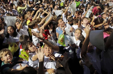 Fotos del inicio de las fiestas de San Fermín Txikito este viernes en Pamplona