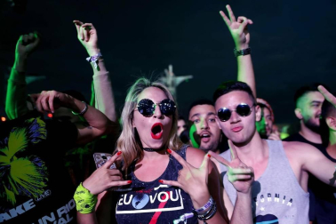 El público pudo disfrutar de las acciones de Drake, Ellie GOulding, Rexha y DJ Alok en el primer día de la cita de Río de Janeiro.