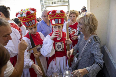 Todas las fotos de la salida de la Comparsa de Gigantes y Cabezudos en San Fermín Txikito.