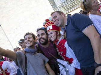 Todas las fotos de la salida de la Comparsa de Gigantes y Cabezudos en San Fermín Txikito.