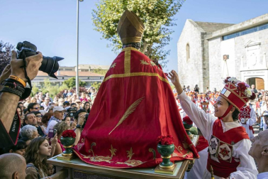 Todas las fotos de la salida de la Comparsa de Gigantes y Cabezudos en San Fermín Txikito.
