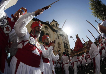 Todas las fotos de la salida de la Comparsa de Gigantes y Cabezudos en San Fermín Txikito.