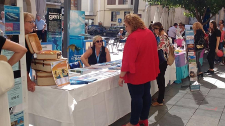 Fotos de la celebración de la I Feria de Comercio y Servicios de Peralta, organizada por la comisión municipal de comercio en colaboración con entidades y empresas de la localidad.
