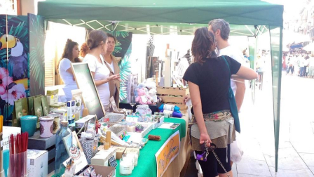 Fotos de la celebración de la I Feria de Comercio y Servicios de Peralta, organizada por la comisión municipal de comercio en colaboración con entidades y empresas de la localidad.