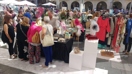 Fotos de la celebración de la I Feria de Comercio y Servicios de Peralta, organizada por la comisión municipal de comercio en colaboración con entidades y empresas de la localidad.