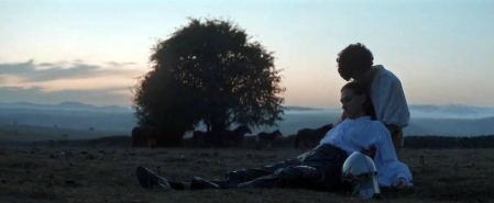 Una selección de imágenes extraídas del videoclip de Amaia, seguidas cada una por las obras originales en las que se han inspirado sus creadores