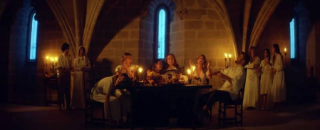 Una selección de imágenes extraídas del videoclip de Amaia, seguidas cada una por las obras originales en las que se han inspirado sus creadores