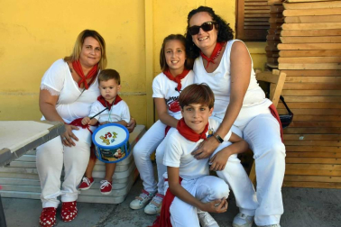 Cortes está en plena celebración de sus fiestas en honor a San Miguel. La cámara de ¡Click! se acercó al inicio de los festejos, el lunes 30 de septiembre, para compartir con los vecinos la tradicional comida de ranchos organizada en el patio de la Casa de Cultura. El encuentro gastronómico se completó con la sobremesa musical que ofreció el mariachi Reyes de México.