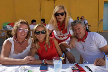 Cortes está en plena celebración de sus fiestas en honor a San Miguel. La cámara de ¡Click! se acercó al inicio de los festejos, el lunes 30 de septiembre, para compartir con los vecinos la tradicional comida de ranchos organizada en el patio de la Casa de Cultura. El encuentro gastronómico se completó con la sobremesa musical que ofreció el mariachi Reyes de México.