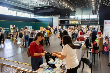 Más de 30 laboratorios de parafarmacia y medicamentos genéricos se reunieron en Expofarma 2019, la octava edición de esta feria organizada por Nafarco. Se trata de una jornada creada para poner en contacto en un solo espacio y durante un día a las principales empresas de producción con las farmacias socias de la cooperativa navarra. La principal novedad de este año ha sido la sede escogida.