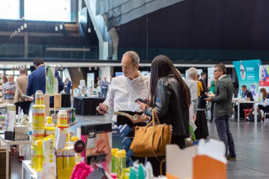 Más de 30 laboratorios de parafarmacia y medicamentos genéricos se reunieron en Expofarma 2019, la octava edición de esta feria organizada por Nafarco. Se trata de una jornada creada para poner en contacto en un solo espacio y durante un día a las principales empresas de producción con las farmacias socias de la cooperativa navarra. La principal novedad de este año ha sido la sede escogida.