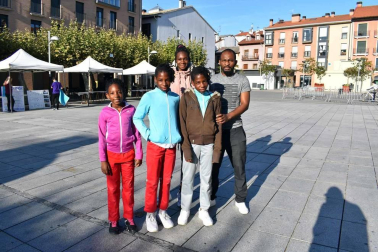 El 28 de setiembre tuvo lugar la octava edición de la carrera solidaria Atarrabia contra el Hambre, en la que tomaron parte 641 deportistas, 241 de ellos en las categorías de menores. Durante el evento se pudo conocer el trabajo de ongs como Acoes, Medicus Mundi, Alboan, Dunia Musso, Childrens for Africa y Madre Coraje.