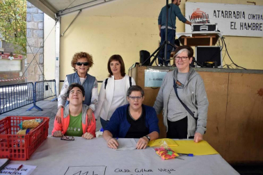 El 28 de setiembre tuvo lugar la octava edición de la carrera solidaria Atarrabia contra el Hambre, en la que tomaron parte 641 deportistas, 241 de ellos en las categorías de menores. Durante el evento se pudo conocer el trabajo de ongs como Acoes, Medicus Mundi, Alboan, Dunia Musso, Childrens for Africa y Madre Coraje.