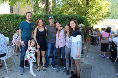 Las celebraciones en torno al día de San Miguel son una de las tradiciones más arraigadas entre los vecinos de Aoiz. La programación festiva se desarrolló del viernes 27 al domingo 29, y tuvo entre sus actos principales la danza que rememora la lucha y posterior firma de la paz entre agromonteses y beamonteses, hito histórico ligado a la localidad.