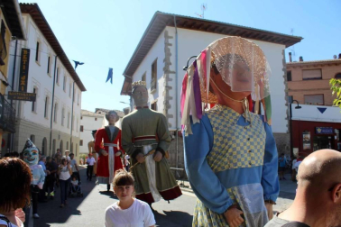 Las celebraciones en torno al día de San Miguel son una de las tradiciones más arraigadas entre los vecinos de Aoiz. La programación festiva se desarrolló del viernes 27 al domingo 29, y tuvo entre sus actos principales la danza que rememora la lucha y posterior firma de la paz entre agromonteses y beamonteses, hito histórico ligado a la localidad.