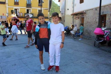 Las celebraciones en torno al día de San Miguel son una de las tradiciones más arraigadas entre los vecinos de Aoiz. La programación festiva se desarrolló del viernes 27 al domingo 29, y tuvo entre sus actos principales la danza que rememora la lucha y posterior firma de la paz entre agromonteses y beamonteses, hito histórico ligado a la localidad.