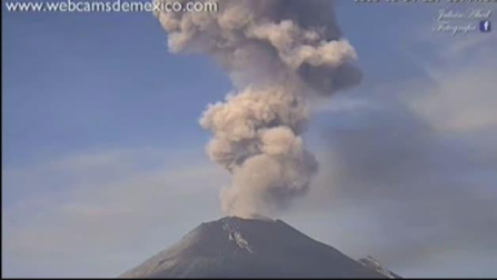 Espectacular erupción del volcán Popocatepetl, en México