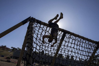 Medio millar de 'gladiadores' participaron este sábado en el Gladiators Day y superaron una treintena de obstáculos en 7 kilómetros por el campus de la Universidad de Navarra