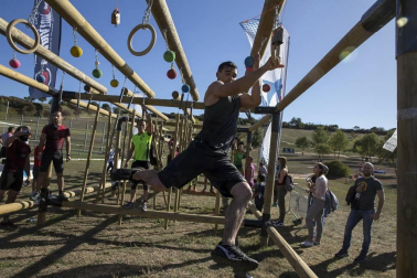 Medio millar de 'gladiadores' participaron este sábado en el Gladiators Day y superaron una treintena de obstáculos en 7 kilómetros por el campus de la Universidad de Navarra
