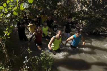 Medio millar de 'gladiadores' participaron este sábado en el Gladiators Day y superaron una treintena de obstáculos en 7 kilómetros por el campus de la Universidad de Navarra