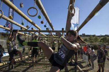 Medio millar de 'gladiadores' participaron este sábado en el Gladiators Day y superaron una treintena de obstáculos en 7 kilómetros por el campus de la Universidad de Navarra