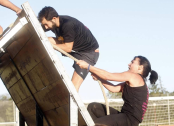 Medio millar de 'gladiadores' participaron este sábado en el Gladiators Day y superaron una treintena de obstáculos en 7 kilómetros por el campus de la Universidad de Navarra