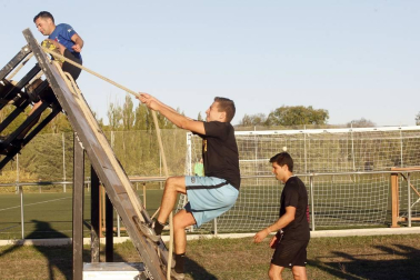Medio millar de 'gladiadores' participaron este sábado en el Gladiators Day y superaron una treintena de obstáculos en 7 kilómetros por el campus de la Universidad de Navarra