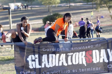 Medio millar de 'gladiadores' participaron este sábado en el Gladiators Day y superaron una treintena de obstáculos en 7 kilómetros por el campus de la Universidad de Navarra