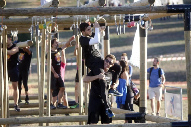 Medio millar de 'gladiadores' participaron este sábado en el Gladiators Day y superaron una treintena de obstáculos en 7 kilómetros por el campus de la Universidad de Navarra