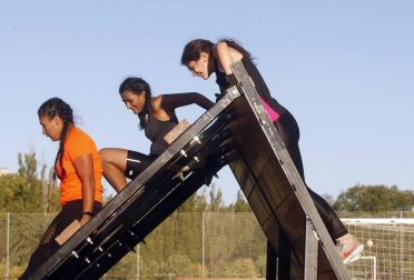 Medio millar de 'gladiadores' participaron este sábado en el Gladiators Day y superaron una treintena de obstáculos en 7 kilómetros por el campus de la Universidad de Navarra