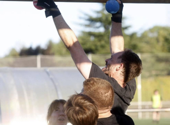 Medio millar de 'gladiadores' participaron este sábado en el Gladiators Day y superaron una treintena de obstáculos en 7 kilómetros por el campus de la Universidad de Navarra