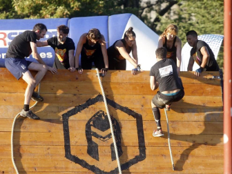 Medio millar de 'gladiadores' participaron este sábado en el Gladiators Day y superaron una treintena de obstáculos en 7 kilómetros por el campus de la Universidad de Navarra
