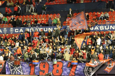 Todas las fotos del búscate en la grada del Osasuna - Villarreal