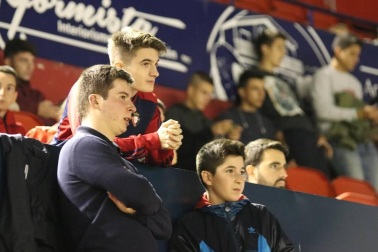 Todas las fotos del búscate en la grada del Osasuna - Villarreal