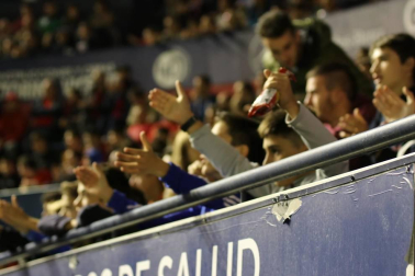 Todas las fotos del búscate en la grada del Osasuna - Villarreal