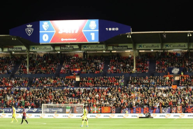 Todas las fotos del búscate en la grada del Osasuna - Villarreal