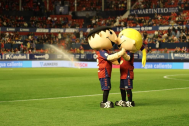 Todas las fotos del búscate en la grada del Osasuna - Villarreal