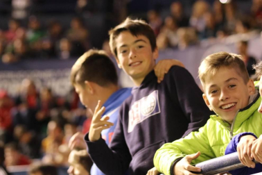 Todas las fotos del búscate en la grada del Osasuna - Villarreal