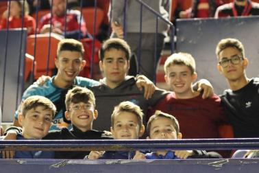 Todas las fotos del búscate en la grada del Osasuna - Villarreal