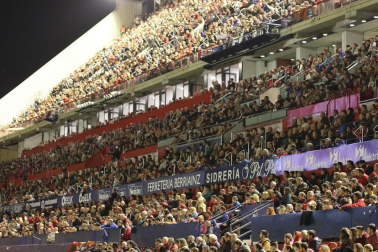 Todas las fotos del búscate en la grada del Osasuna - Villarreal