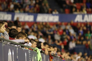 Todas las fotos del búscate en la grada del Osasuna - Villarreal