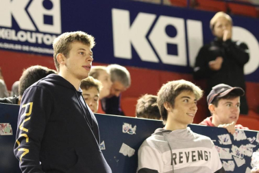 Todas las fotos del búscate en la grada del Osasuna - Villarreal