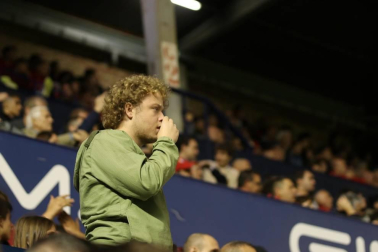 Todas las fotos del búscate en la grada del Osasuna - Villarreal