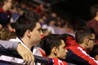 Todas las fotos del búscate en la grada del Osasuna - Villarreal