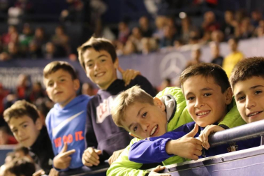 Todas las fotos del búscate en la grada del Osasuna - Villarreal