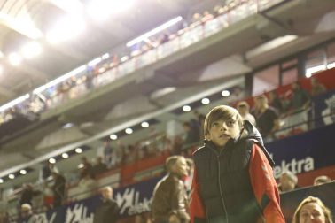 Todas las fotos del búscate en la grada del Osasuna - Villarreal